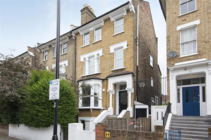 2 Bedroom Flat To Rent In Downs Road, London, E5
