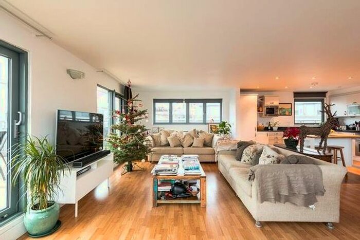 3 Bedroom Flat To Rent In Bell Yard Mews, London Bridge, SE1