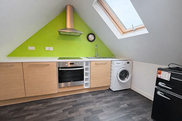 Studio To Rent In Boleyn Avenue, Enfield, EN1