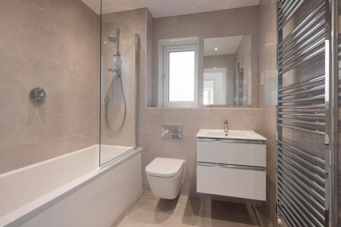 1 Bedroom Apartment For Sale In Willington Down, Lady Grove, Didcot, OX11