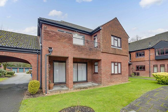 3 Bedroom Apartment For Sale In Snells Wood Court, Little Chalfont, HP7