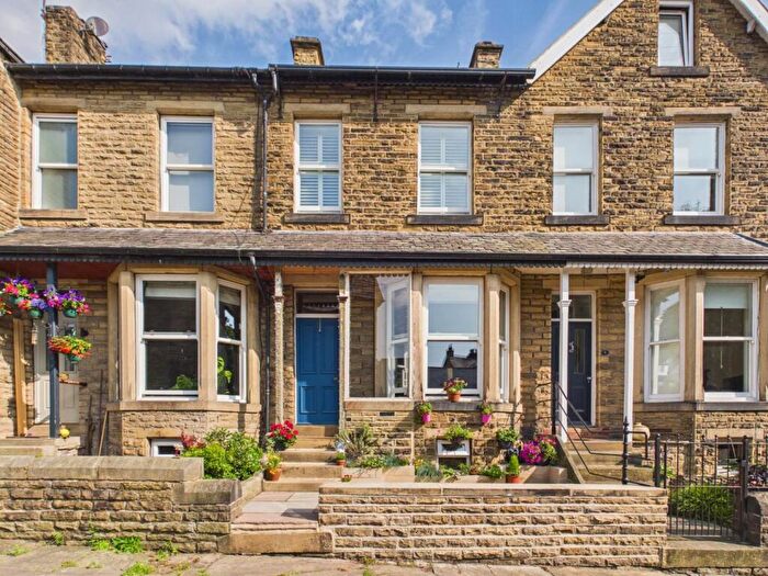 4 Bedroom Terraced House For Sale In Plevna Terrace, Bingley, BD16