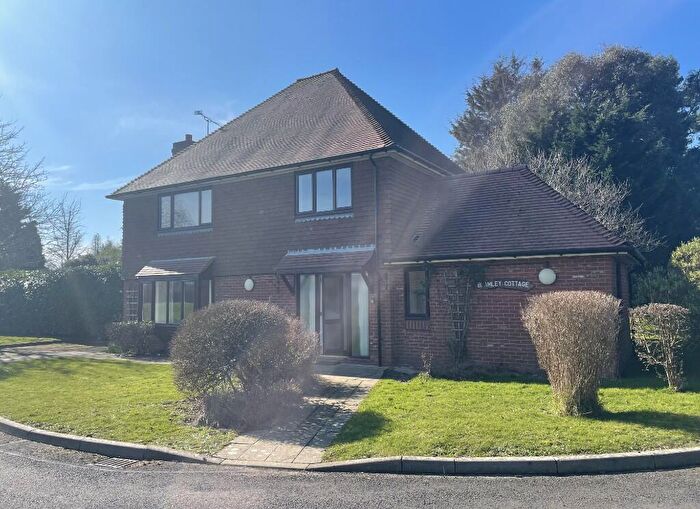 46 Bedroom Cottage To Rent In Freeman Close, BN18