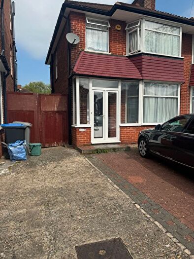 3 Bedroom Semi-Detached House To Rent In Kingsbury, NW9