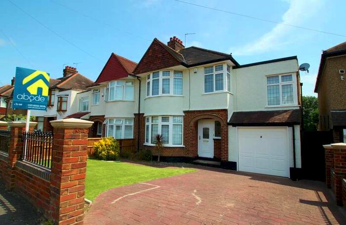 4 Bedroom Semi-Detached House To Rent In Kings Avenue, Woodford Green, IG8