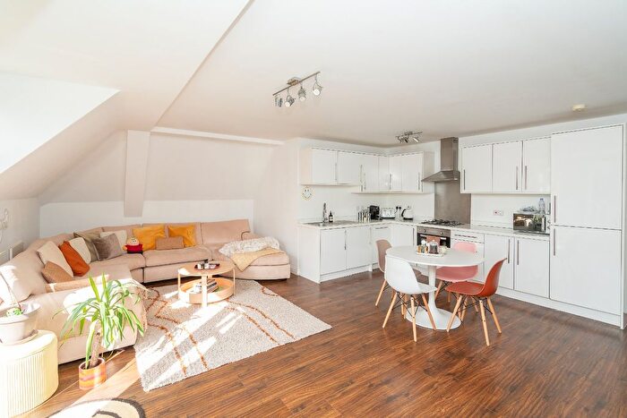 2 Bedroom Flat To Rent In Graphic House, - Gammons Lane, Watford, Hertfordshire, WD24