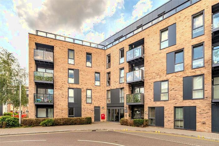3 Bedroom Apartment To Rent In Addlestone, KT15
