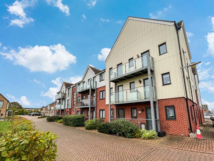2 Bedroom Flat For Sale In Sunliner Way, South Ockendon, Thurrock, RM15