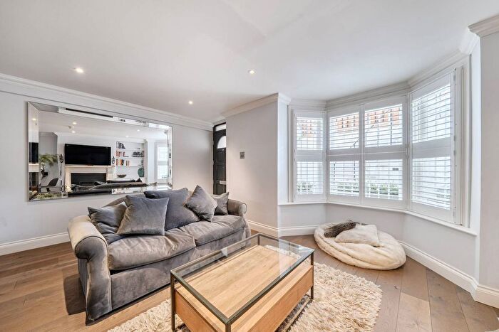 1 Bedroom Flat To Rent In Burnaby Street, Chelsea, London, SW10