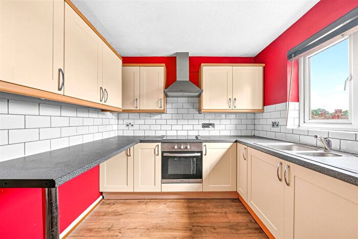 1 Bedroom Flat For Sale In Brierly Gardens, London, E2