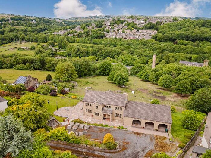 4 Bedroom Detached House For Sale In Manchester Road, Linthwaite, HD7