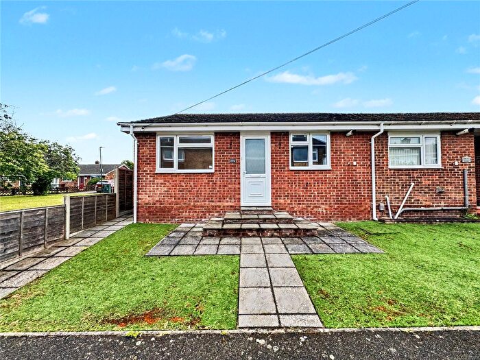 1 Bedroom Bungalow For Sale In Knavesacre Court, Parkwood, Kent, ME8