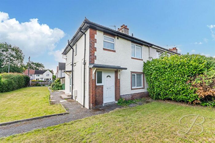 3 Bedroom Semi-Detached House For Sale In Garden Avenue, Shirebrook, Mansfield, NG20