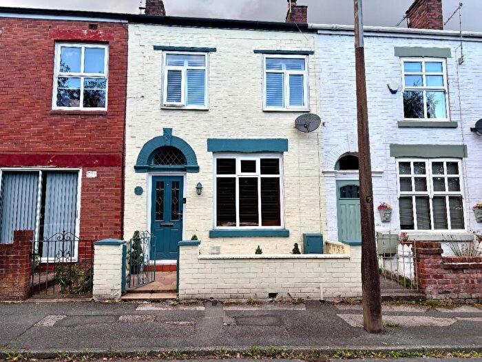 2 Bedroom Terraced House For Sale In Cemetery Road, Kearsley, Bolton, BL4