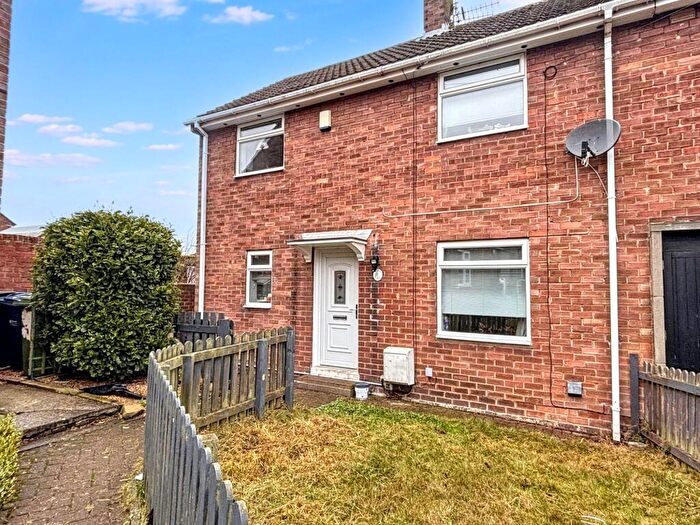 2 Bedroom End Of Terrace House For Sale In Neill Drive, Sunniside, Newcastle Upon Tyne, Tyne And Wear, NE16