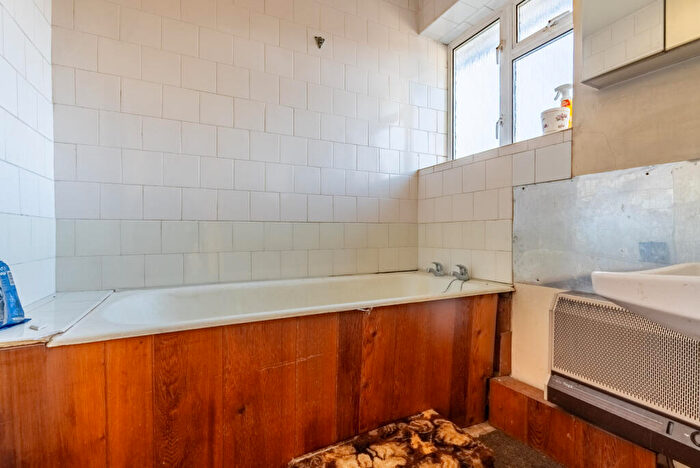 3 Bedroom End Of Terrace House For Sale In Pemberton Close, St. Albans, Hertfordshire, AL1