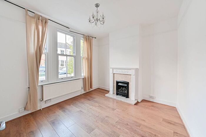 3 Bedroom Property To Rent In Hambro Road, Streatham Common, London, SW16