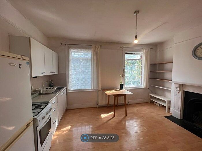1 Bedroom Flat To Rent In Trehurst Street, London, E5