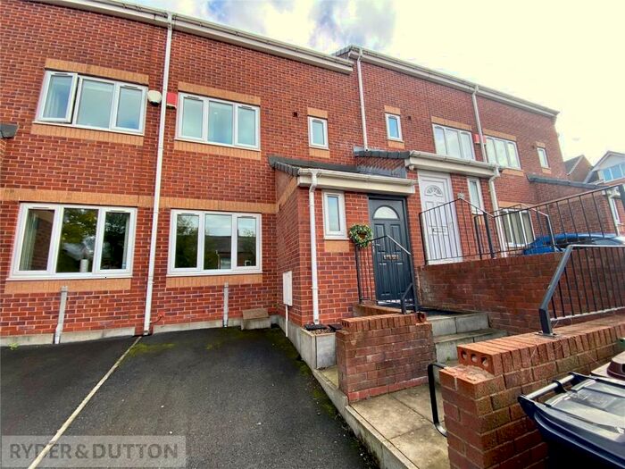 3 Bedroom Town House To Rent In Stoneclough Mews, Oldham, Greater Manchester, OL1