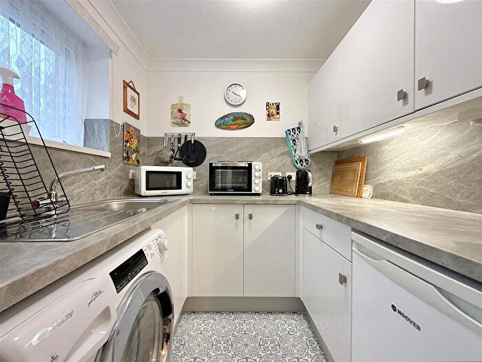 1 Bedroom Flat For Sale In Bolton Street, Brixham, TQ5