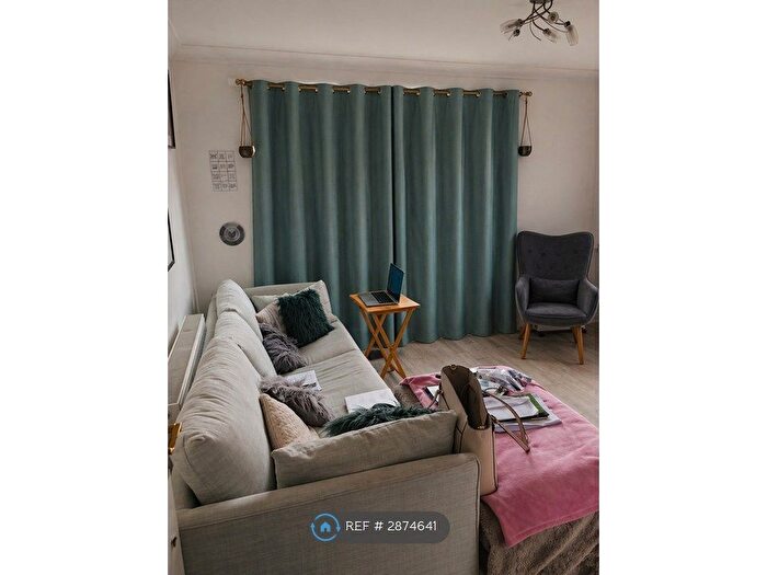 2 Bedroom Flat To Rent In Whittington, London, E1