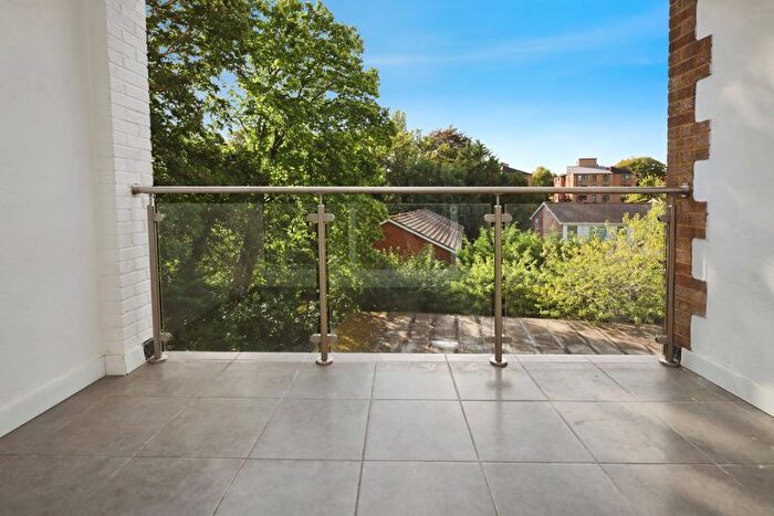 2 Bedroom Flat To Rent In A Wimborne Road, Bournemouth, BH2