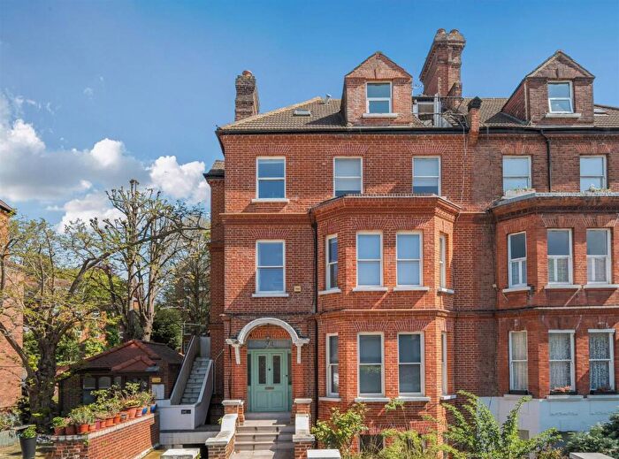 3 Bedroom Apartment For Sale In Frognal, London, NW3