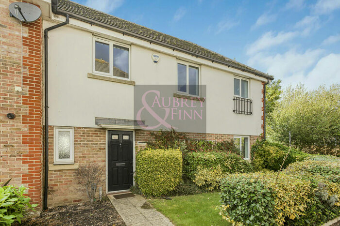 3 Bedroom End Of Terrace House To Rent In Summerleas Close, Hemel Hempstead, Hertfordshire, HP2