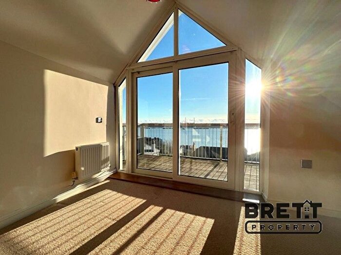 2 Bedroom Flat To Rent In Fermoy House, Charles Street, Milford Haven, Pembrokeshire., SA73