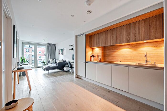 1 Bedroom Flat For Sale In Kings Road, Reading, Berkshire, RG1