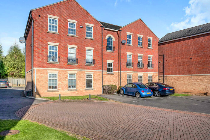 2 Bedroom Flat To Rent In Chelwood Court, Balby, Doncaster, South Yorkshire, DN4