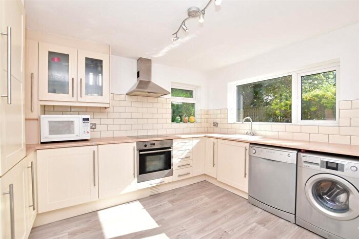 3 Bedroom End Of Terrace House For Sale In The Platt, Dormansland, Surrey, RH7
