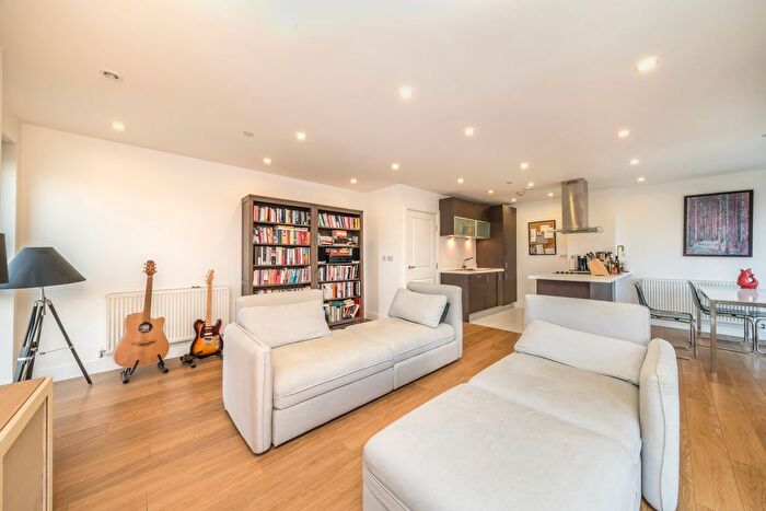 2 Bedroom Flat For Sale In Wilson Tower, Christian Street, London, E1