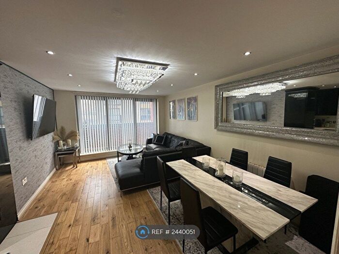 2 Bedroom Flat To Rent In Ashleigh Court, Watford, WD17