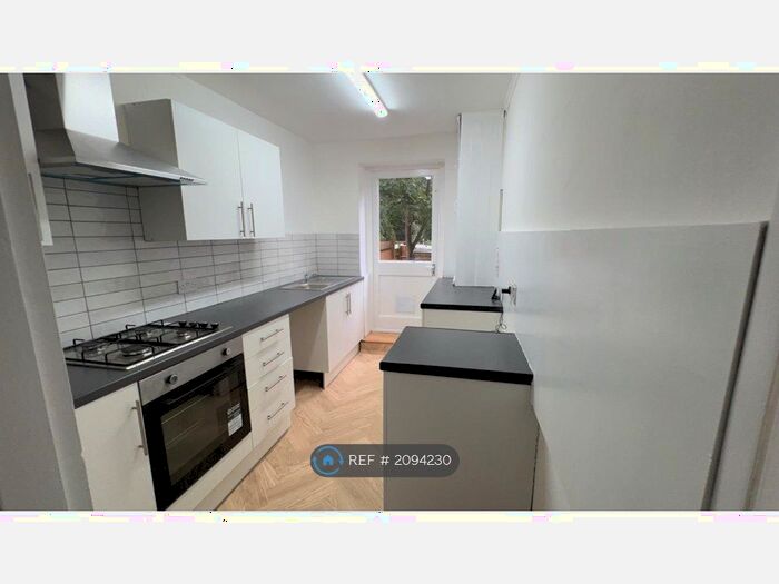 2 Bedroom Maisonette To Rent In Lawrie Park Gardens, London, SE26