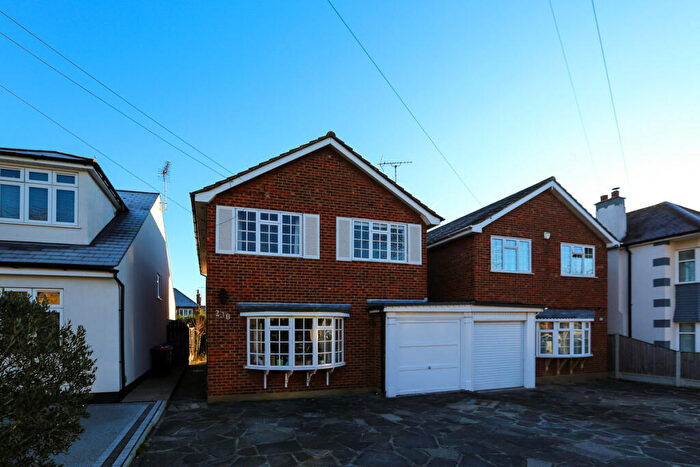 4 Bedroom Semi Detached House For Sale In Station Road, Leigh-on-sea, SS9