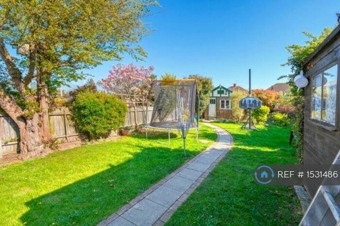 2 Bedroom Bungalow To Rent In Kelsie Way, Ilford, IG6