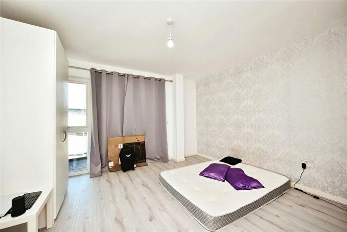 2 Bedroom Flat For Sale In Tovil, Maidstone, Kent, ME15