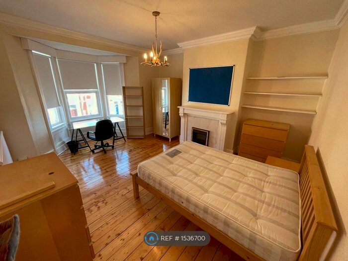 3 Bedroom Flat To Rent In Glenthorn Road, Newcastle Upon Tyne, NE2