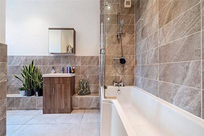 3 Bedroom End Of Terrace House For Sale In Shipman Road, London, SE23