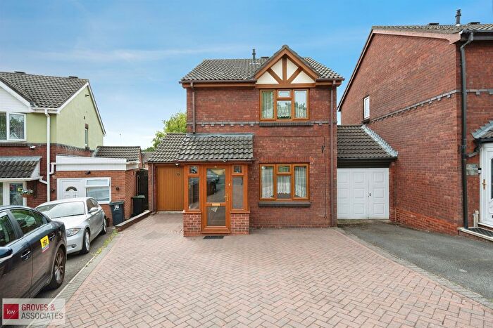 3 Bedroom Link Detached House For Sale In Dorrington Green, Birmingham, B42