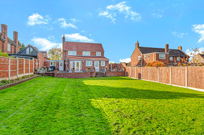 3 Bedroom Detached House For Sale In Lansdowne Avenue, Chesterfield, S41