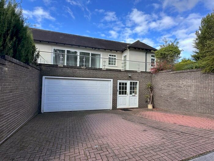 4 Bedroom Detached Bungalow For Sale In Hillcrest Gardens, Burton Joyce, Nottingham, NG14