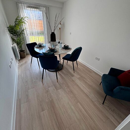 2 Bedroom Apartment To Rent In Minerva Square, Glasgow, G3
