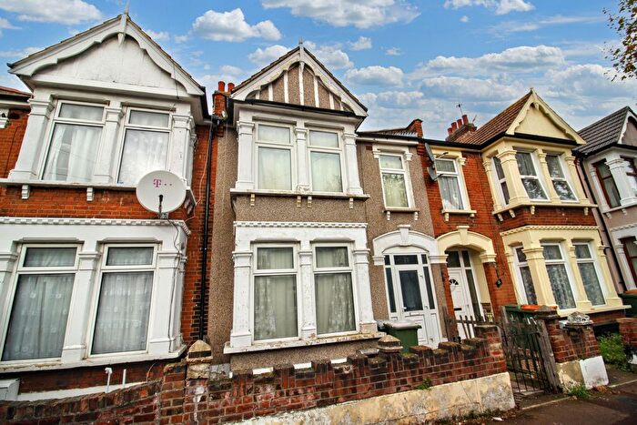3 Bedroom Terraced House For Sale In Lichfield Road, London, E6