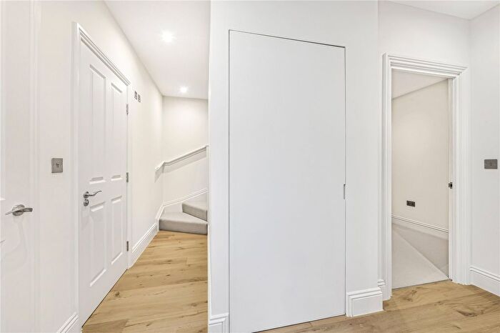2 Bedroom Flat To Rent In Allfarthing Lane, London, SW18