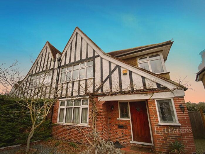 4 Bedroom Semi-Detached House To Rent In Dorking Road, Epsom, KT18