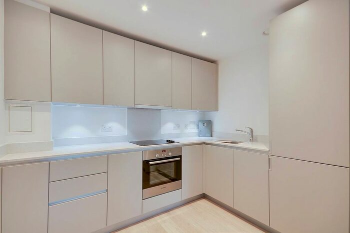 2 Bedroom Flat To Rent In Saffron Central Square, Croydon, CR0