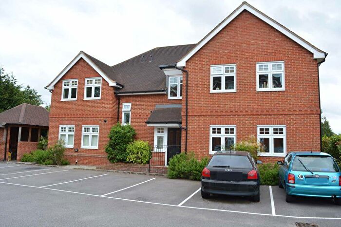 1 Bedroom Apartment To Rent In Clements Mead, Leatherhead, Surrey, KT22