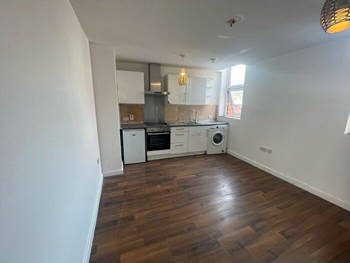 1 Bedroom Flat To Rent In Dewsbury Road, Leeds, LS11